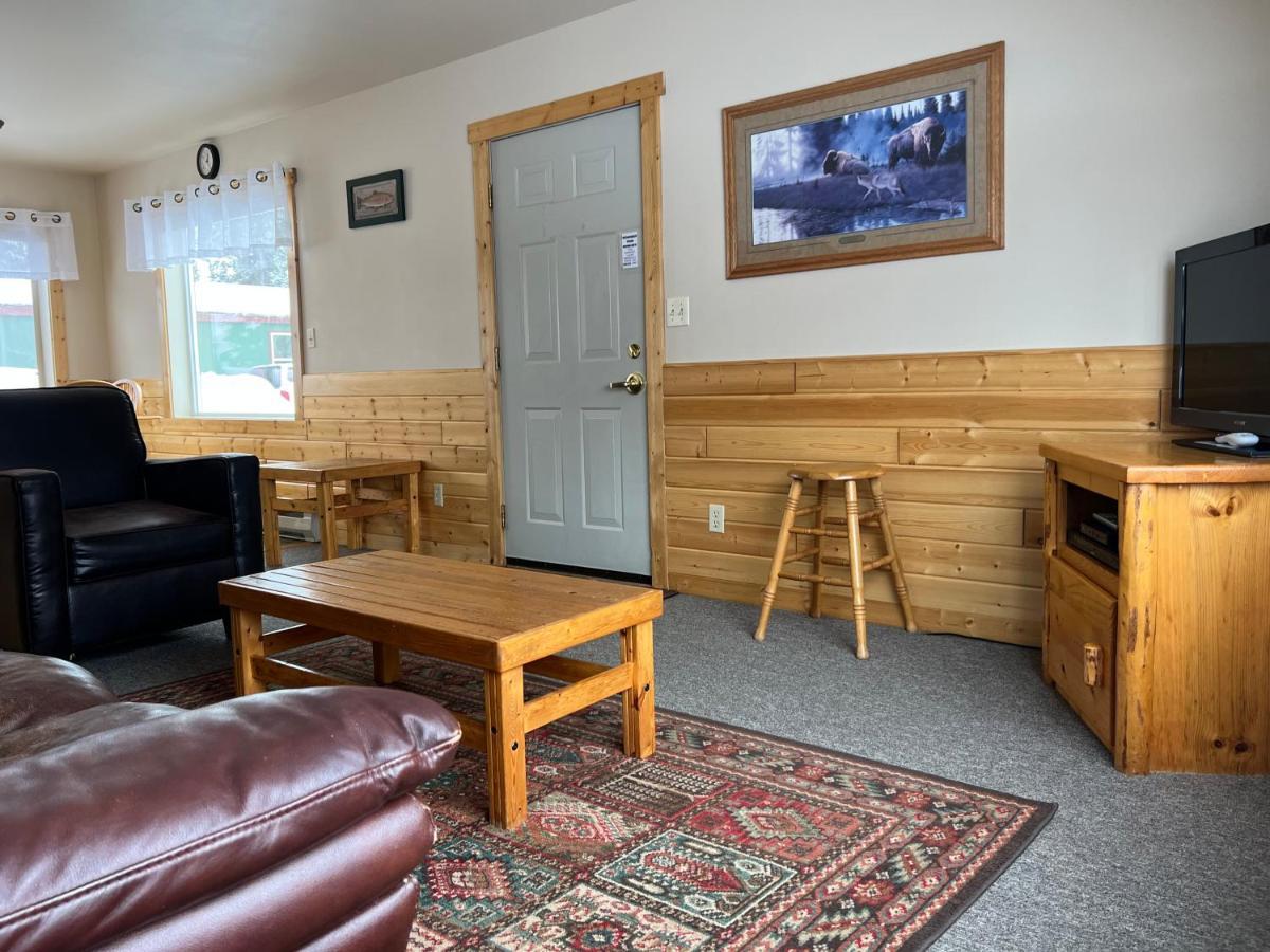 Faithful Street Inn Уест Йелоустоун Екстериор снимка