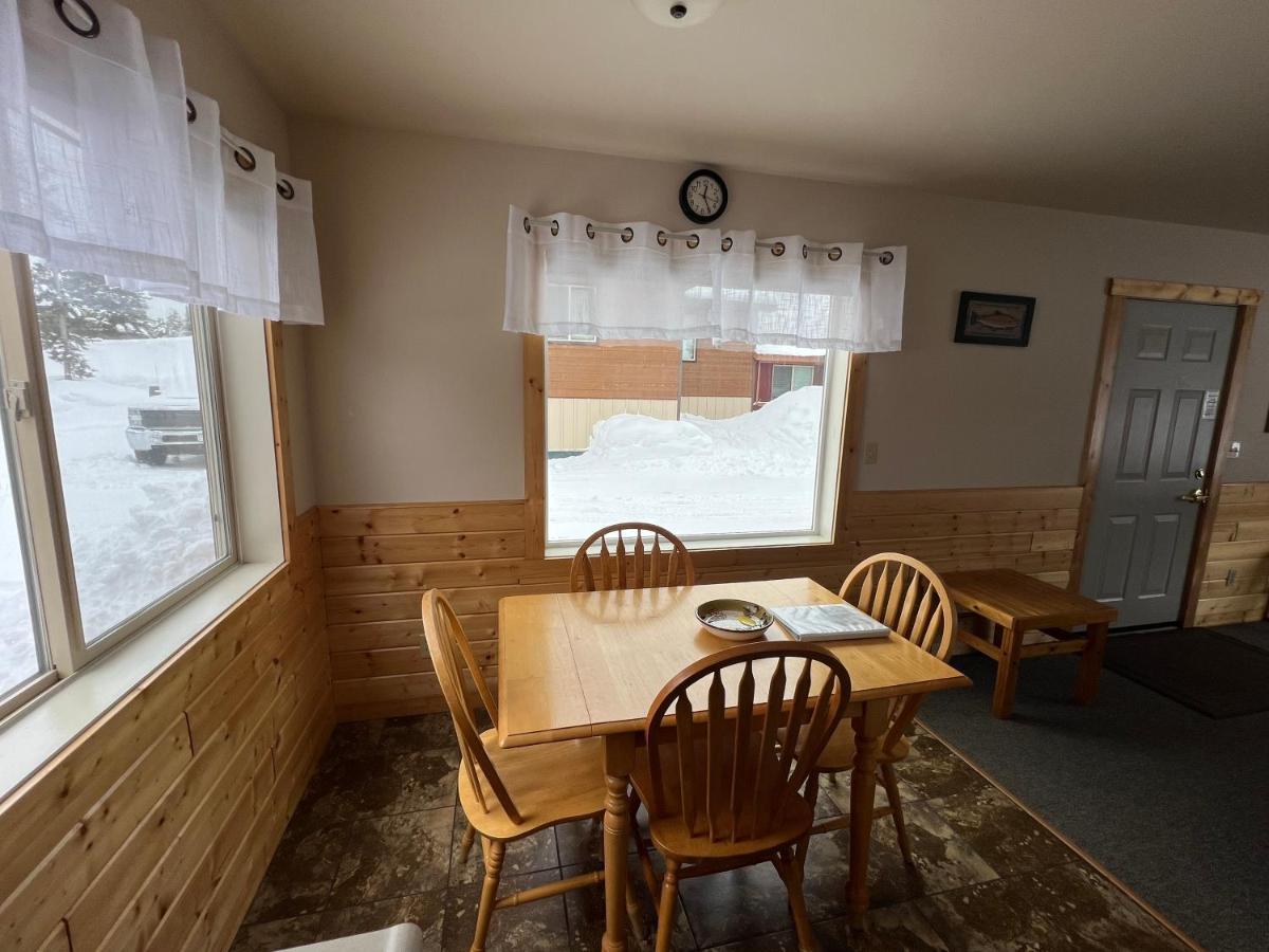 Faithful Street Inn Уест Йелоустоун Екстериор снимка