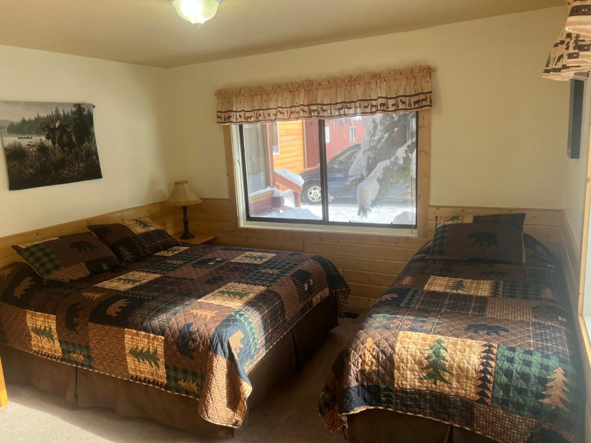 Faithful Street Inn Уест Йелоустоун Екстериор снимка